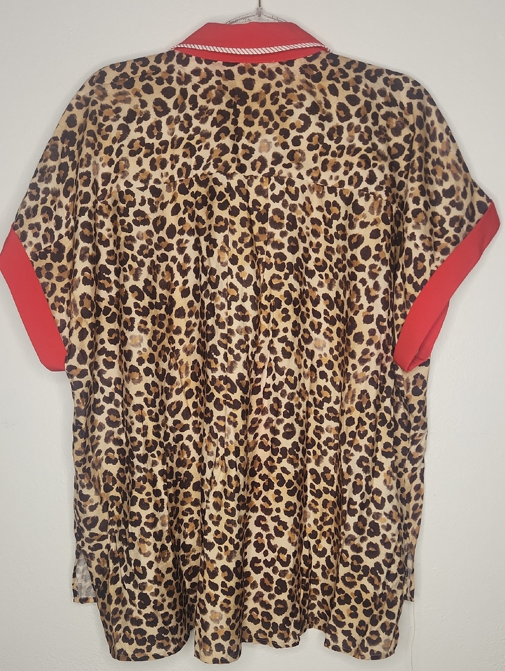 Entro Boho Cheetah Bold Statement Button Top with Red Trim Size XL - Picture 5 of 7